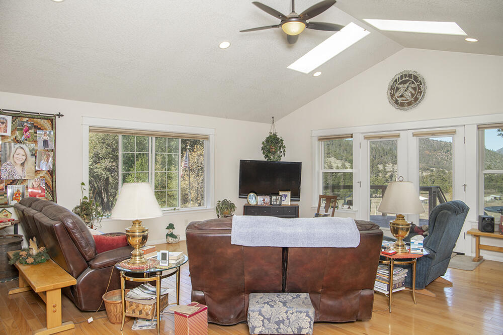 165 Hogan Road Jacksonville, OR 97530 - Photo 13 of 56 13