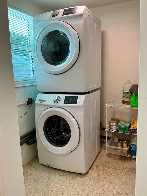 3020 Hawthorne Street Sarasota, FL 34239 - Photo 15 of 22 a utility room with dryer and washer