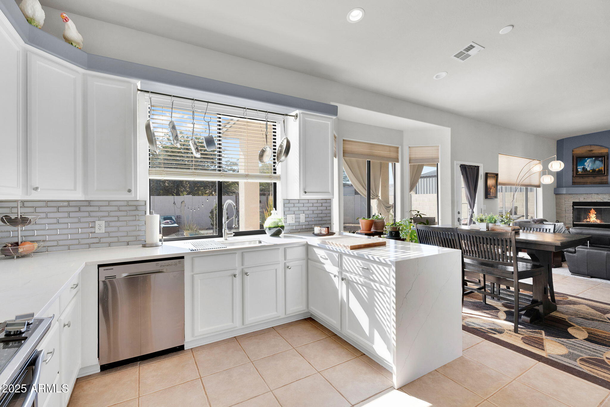 907 East Carlise Road Phoenix, AZ 85086 - Photo 16 of 70 19-web-or-mls-907 E Carlise Rd-16