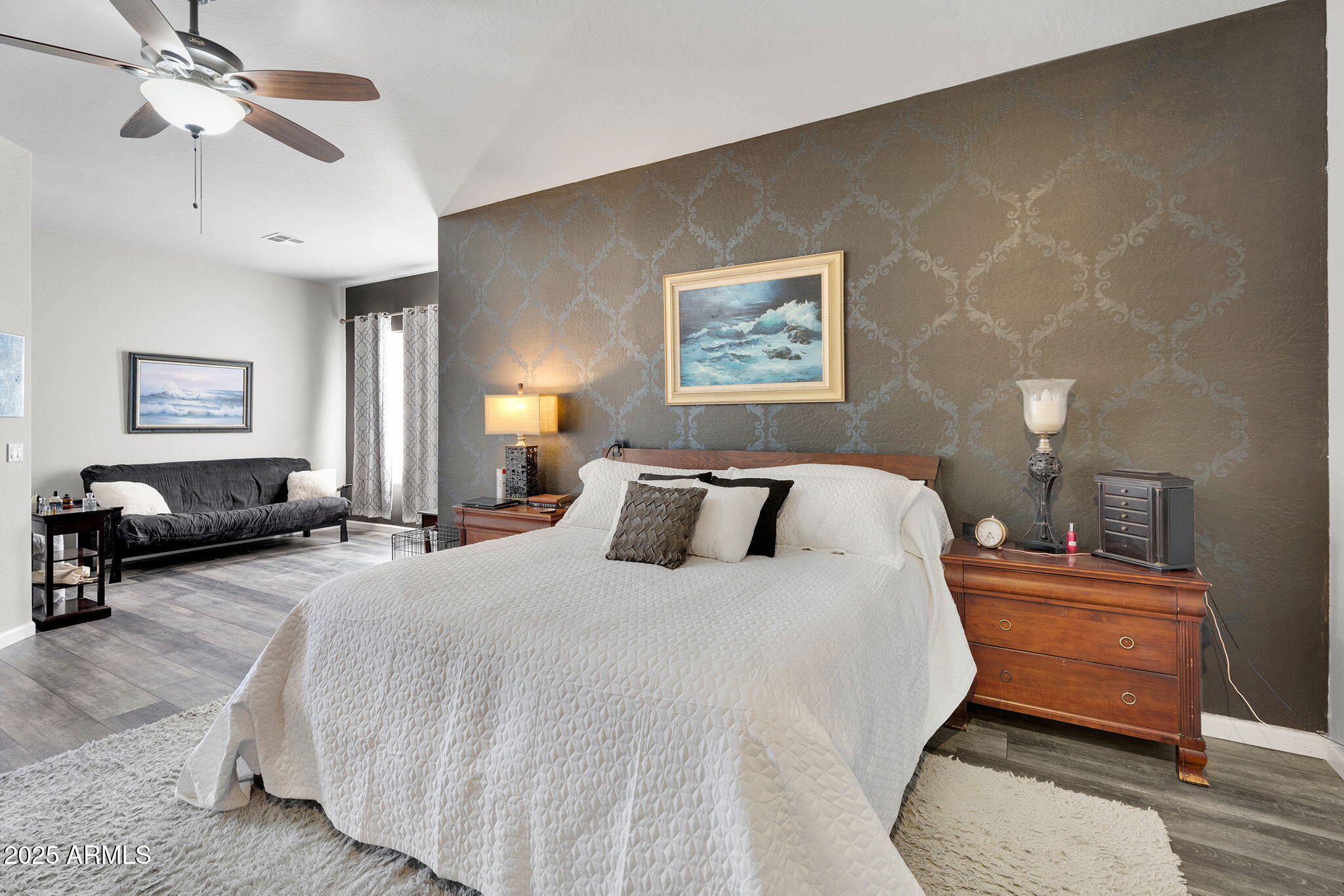 907 East Carlise Road Phoenix, AZ 85086 - Photo 20 of 70 a spacious bedroom with a bed a table and painting on the wall