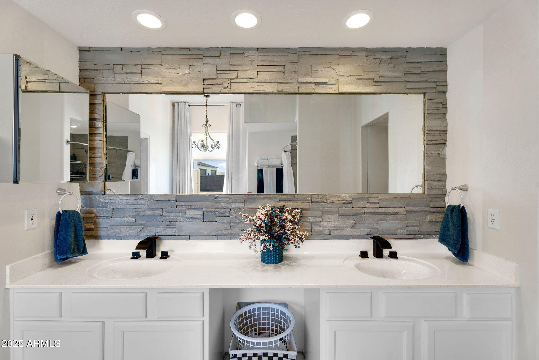 907 East Carlise Road Phoenix, AZ 85086 - Photo 24 of 70 a bathroom with a sink and a mirror