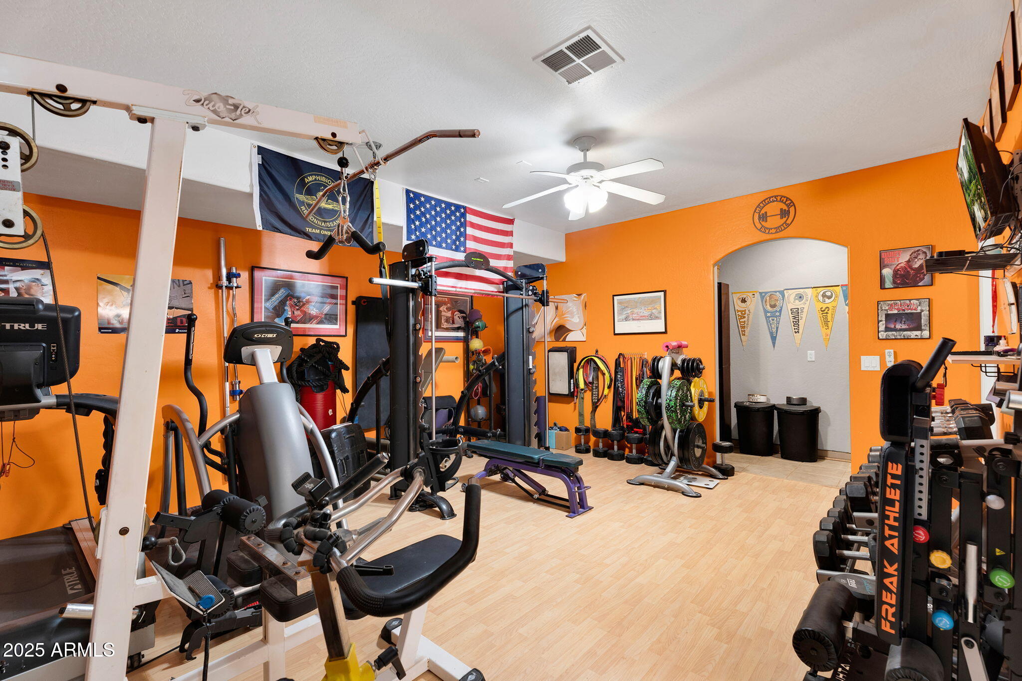 907 East Carlise Road Phoenix, AZ 85086 - Photo 33 of 70 37-web-or-mls-907 E Carlise Rd-39