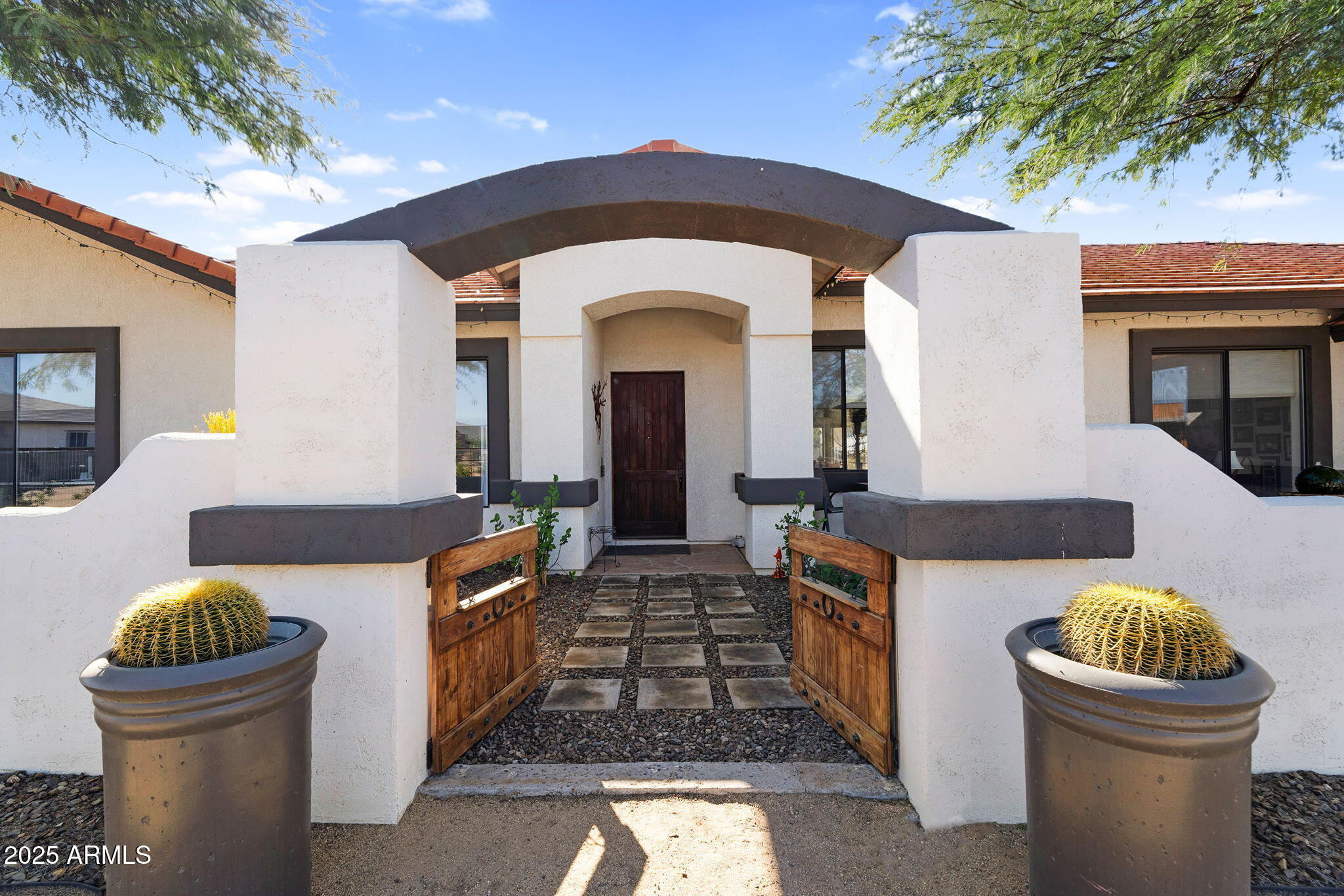 907 East Carlise Road Phoenix, AZ 85086 - Photo 3 of 70 4-web-or-mls-907 E Carlise Rd-4