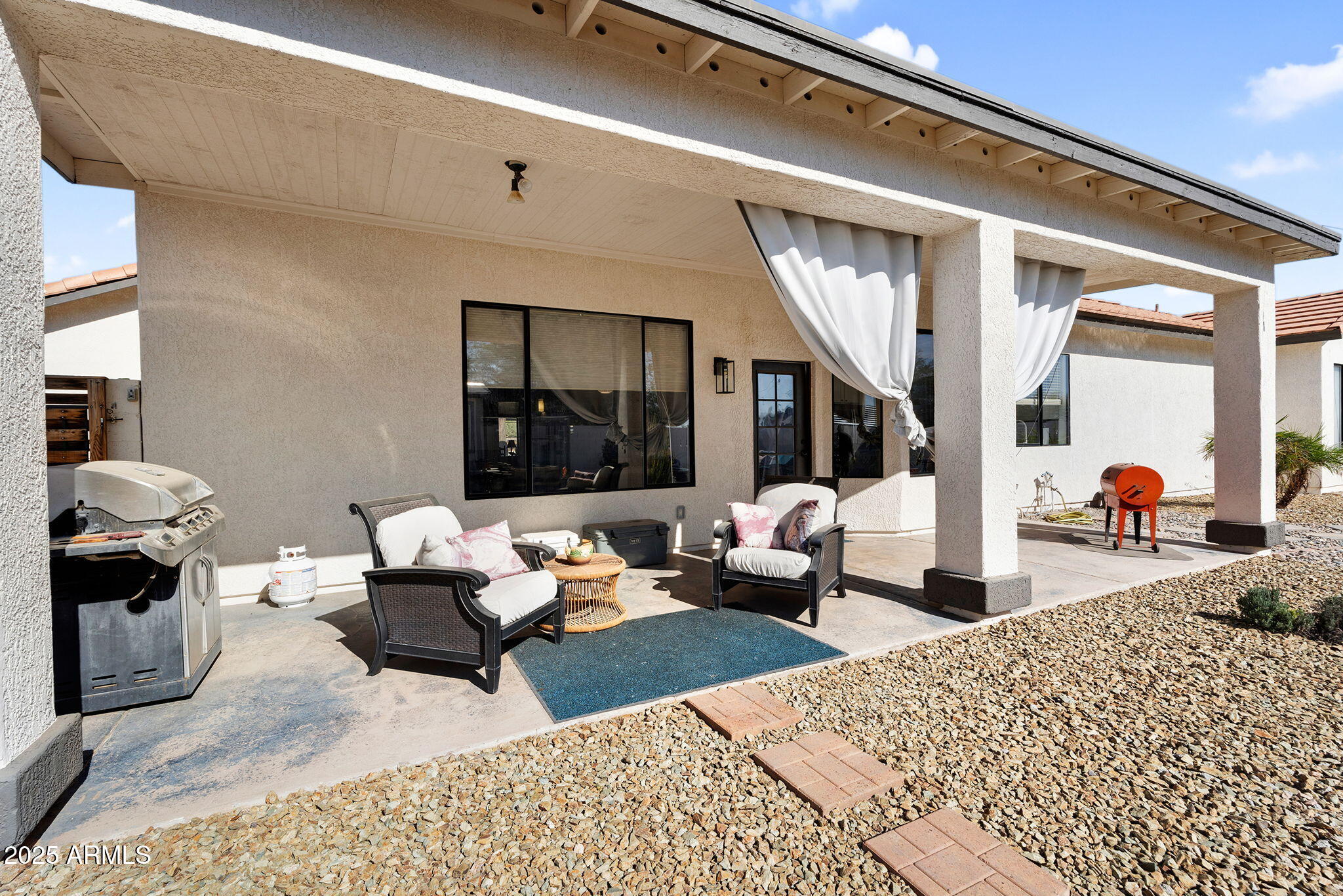907 East Carlise Road Phoenix, AZ 85086 - Photo 41 of 70 a living room with furniture