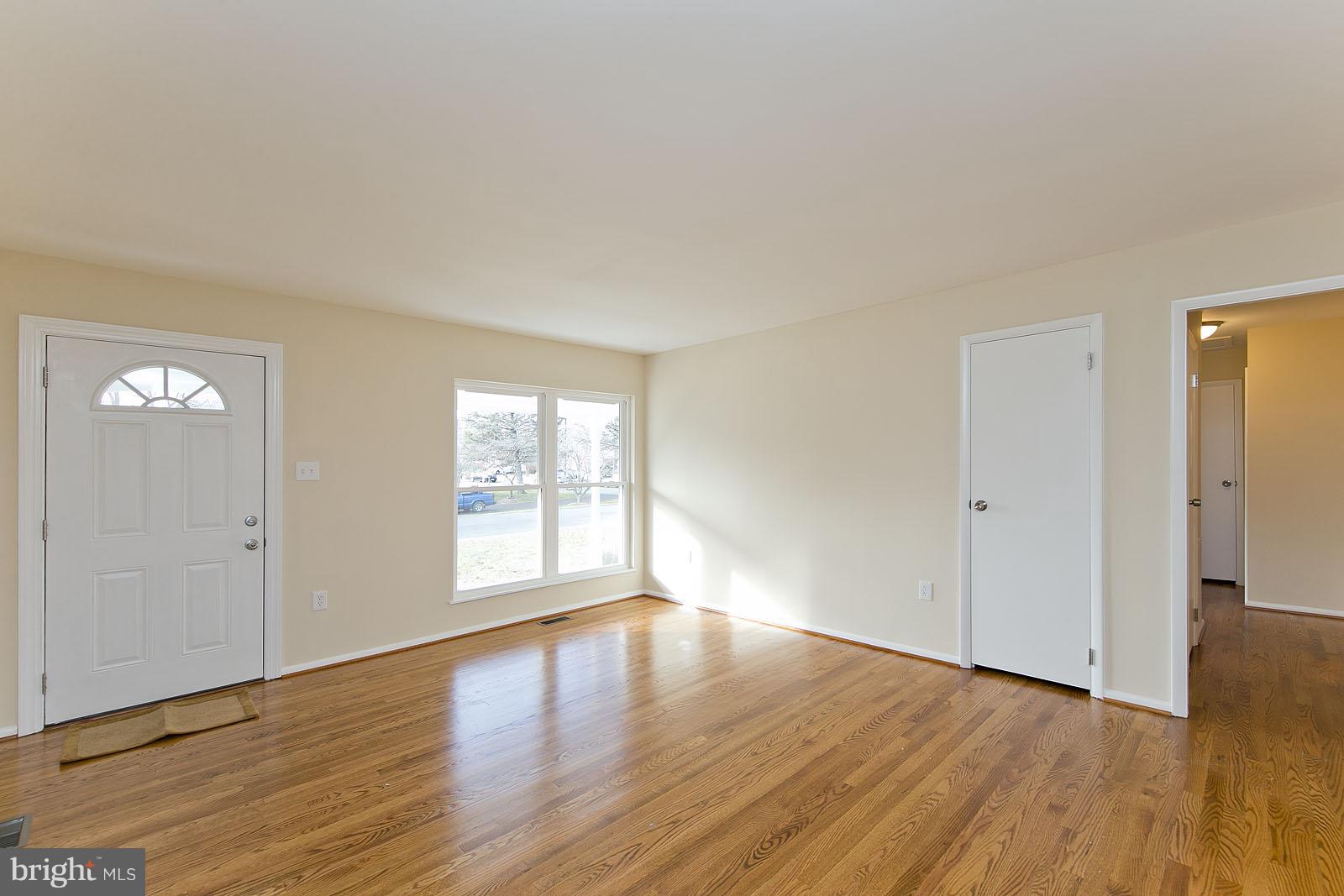 312 Russelcroft Road Winchester, VA 22601 - Photo 9 of 30 Living Room