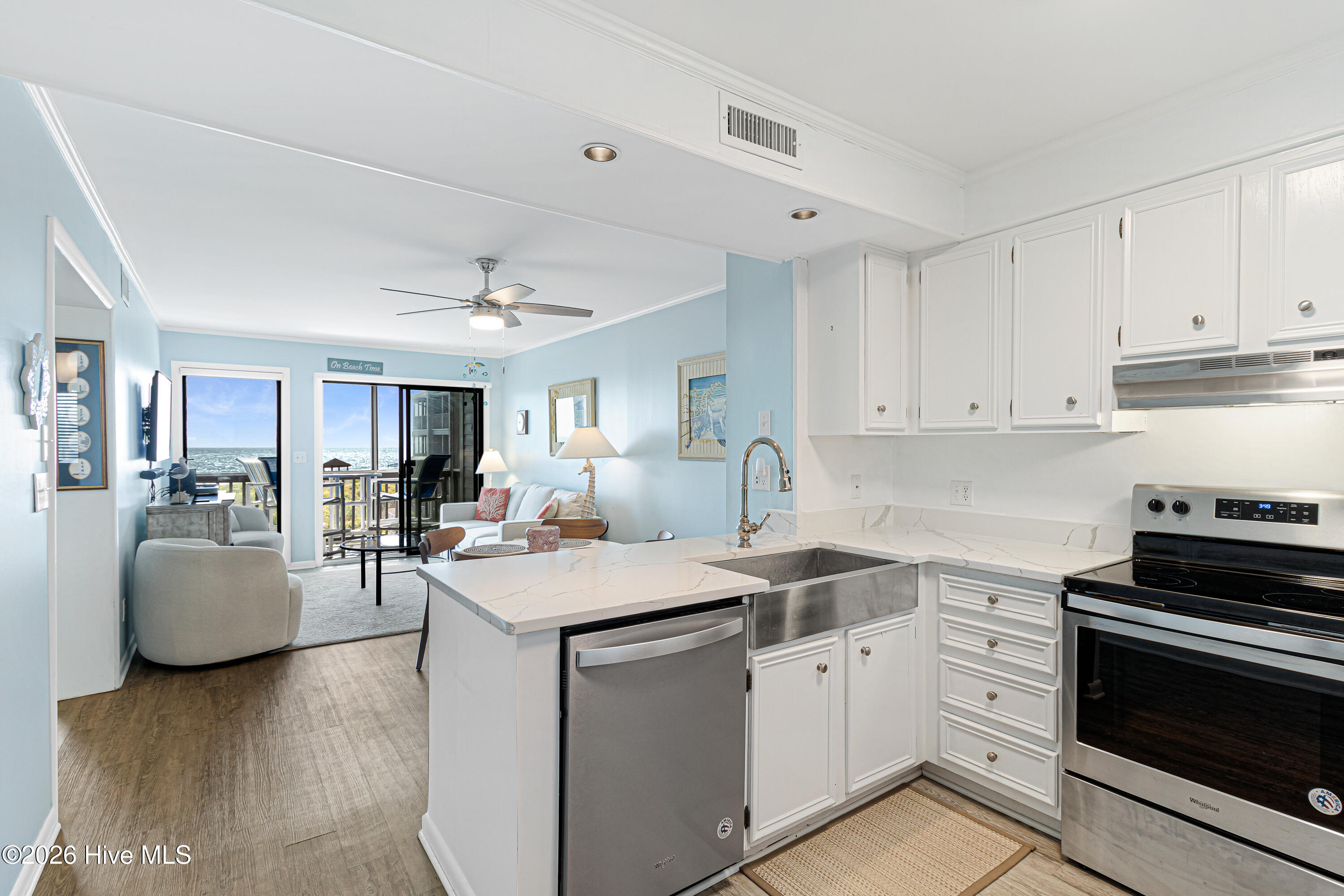 2111 West Fort Macon Road, Unit 248 DUNESCAPE Atlantic Beach, NC 28512 - Photo 12 of 45 Open kitchen