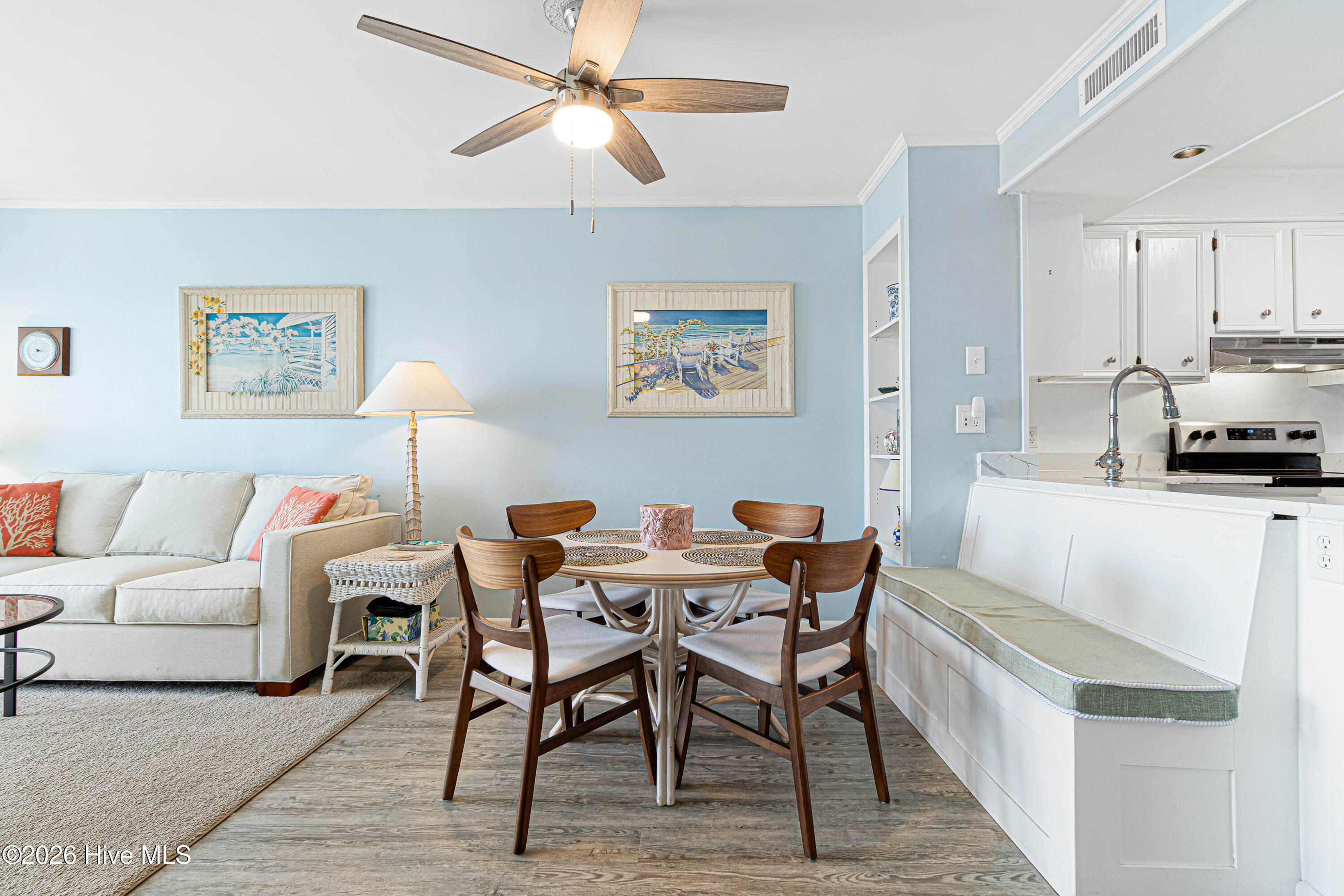 2111 West Fort Macon Road, Unit 248 DUNESCAPE Atlantic Beach, NC 28512 - Photo 14 of 45 Dining space