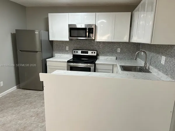 $2,000 | 11542 Northwest 44th Street, Coral Springs, FL 33065