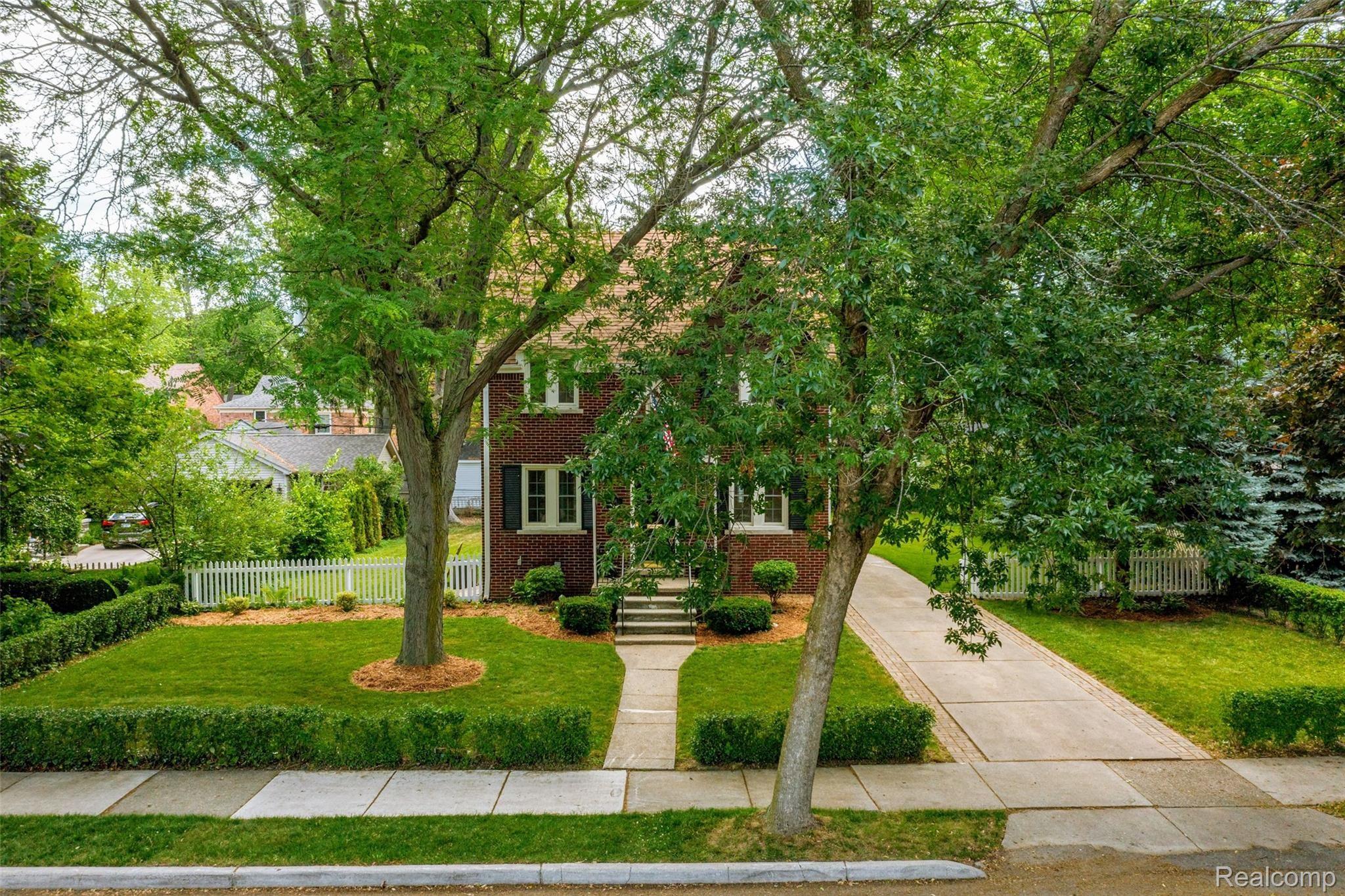 214 Fisher Road Grosse Pointe, MI 48230 - Photo 8 of 44 214 Fisher Rd-6.jpg