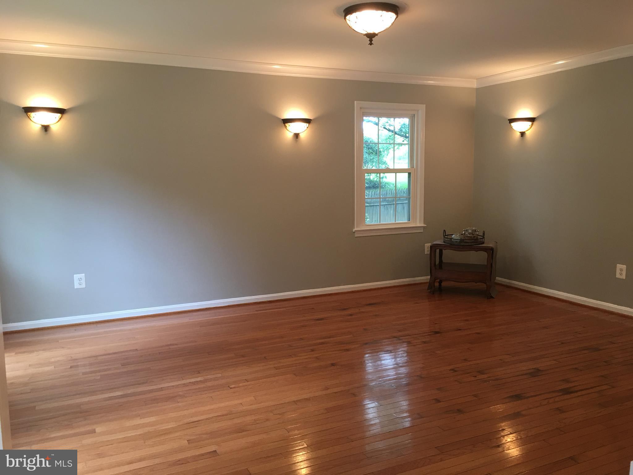 4917 Ten Mills Road Columbia, MD 21044 - Photo 3 of 28 beautiful hardwood floors and wall sconces