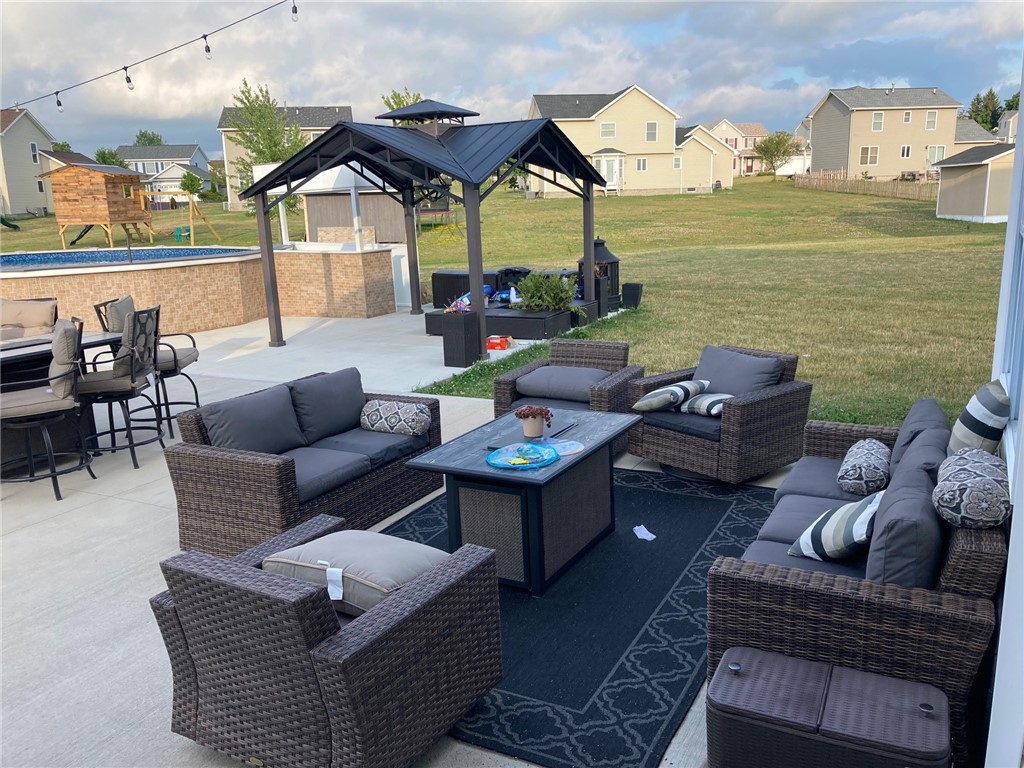 31 Bracknell Circle Henrietta, NY 14586 - Photo 5 of 46 Summer Entertainment Paradise!