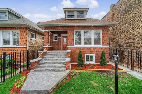 $3,199 | 1511 North Linder Avenue, Chicago, IL 60651