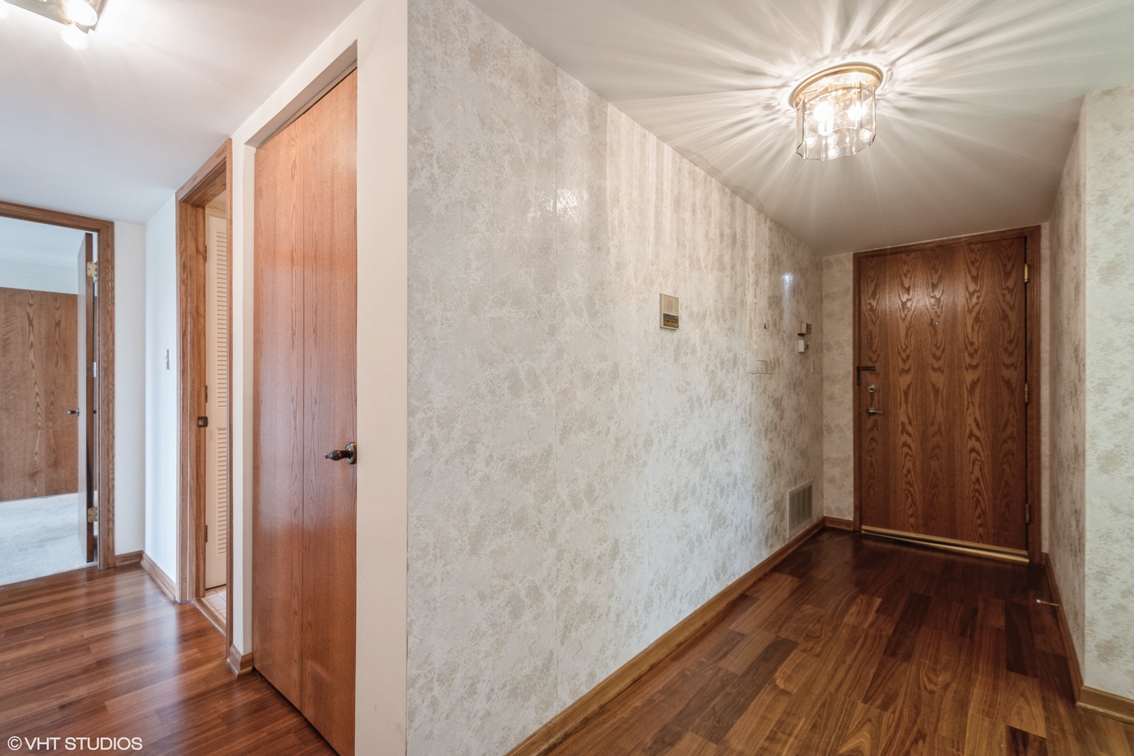 101 Summit Avenue, Unit 307 Park Ridge, IL 60068 - Photo 3 of 20 Gallery Image 3