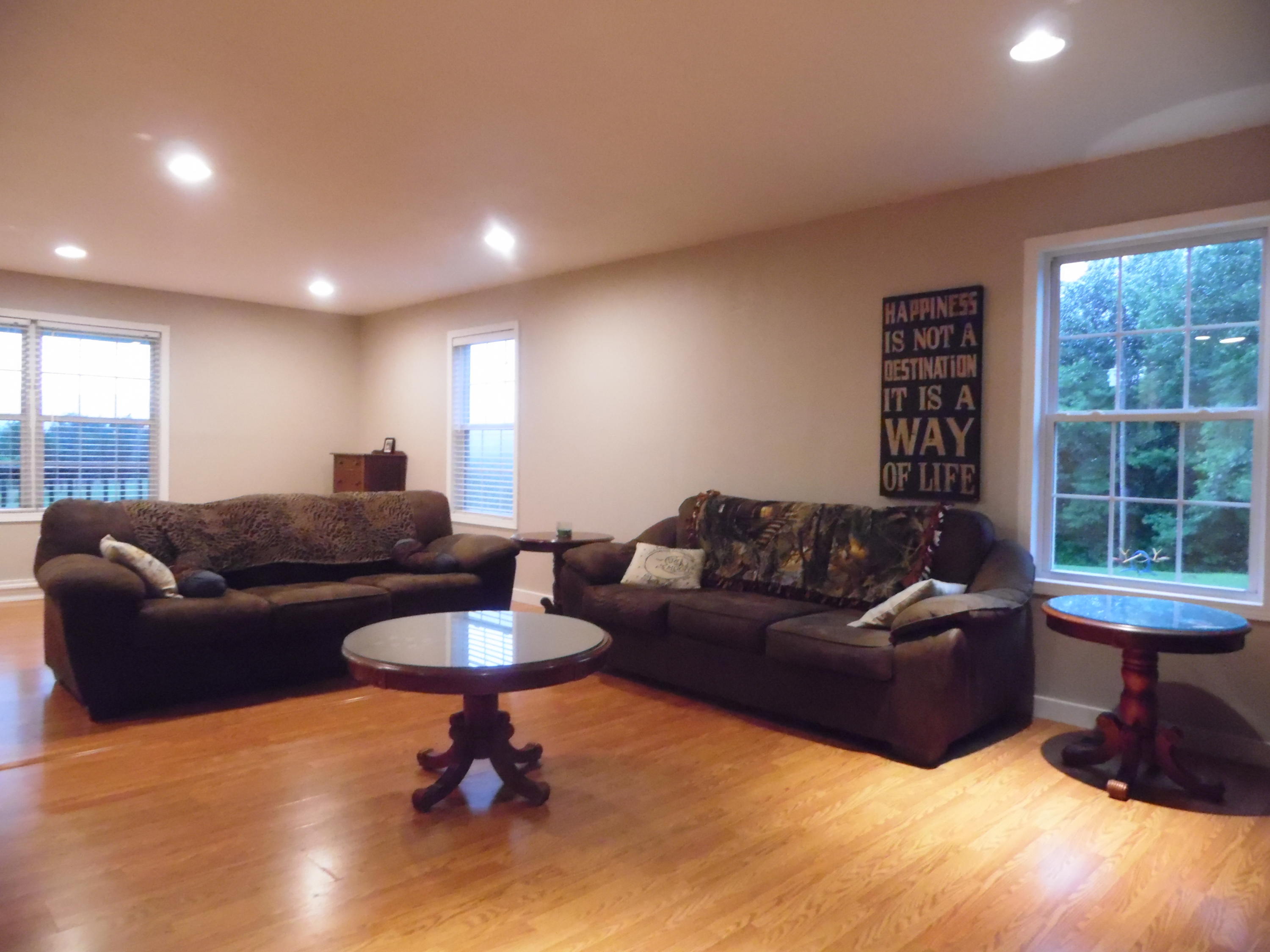 3461 Pinecrest Road Jacksboro, TN 37757 - Photo 3 of 26 living room