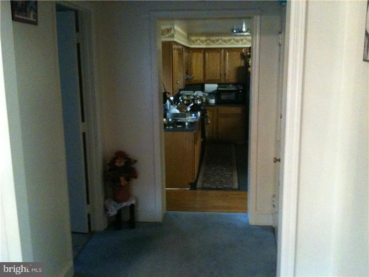 230 Glendale Road Upper Darby, PA 19082 - Photo 3 of 12