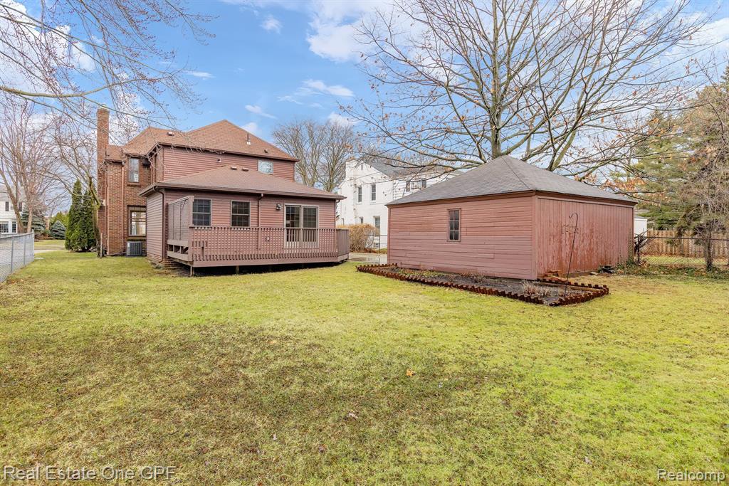 879 Roslyn Road Grosse Pointe Woods, MI 48236 - Photo 33 of 39