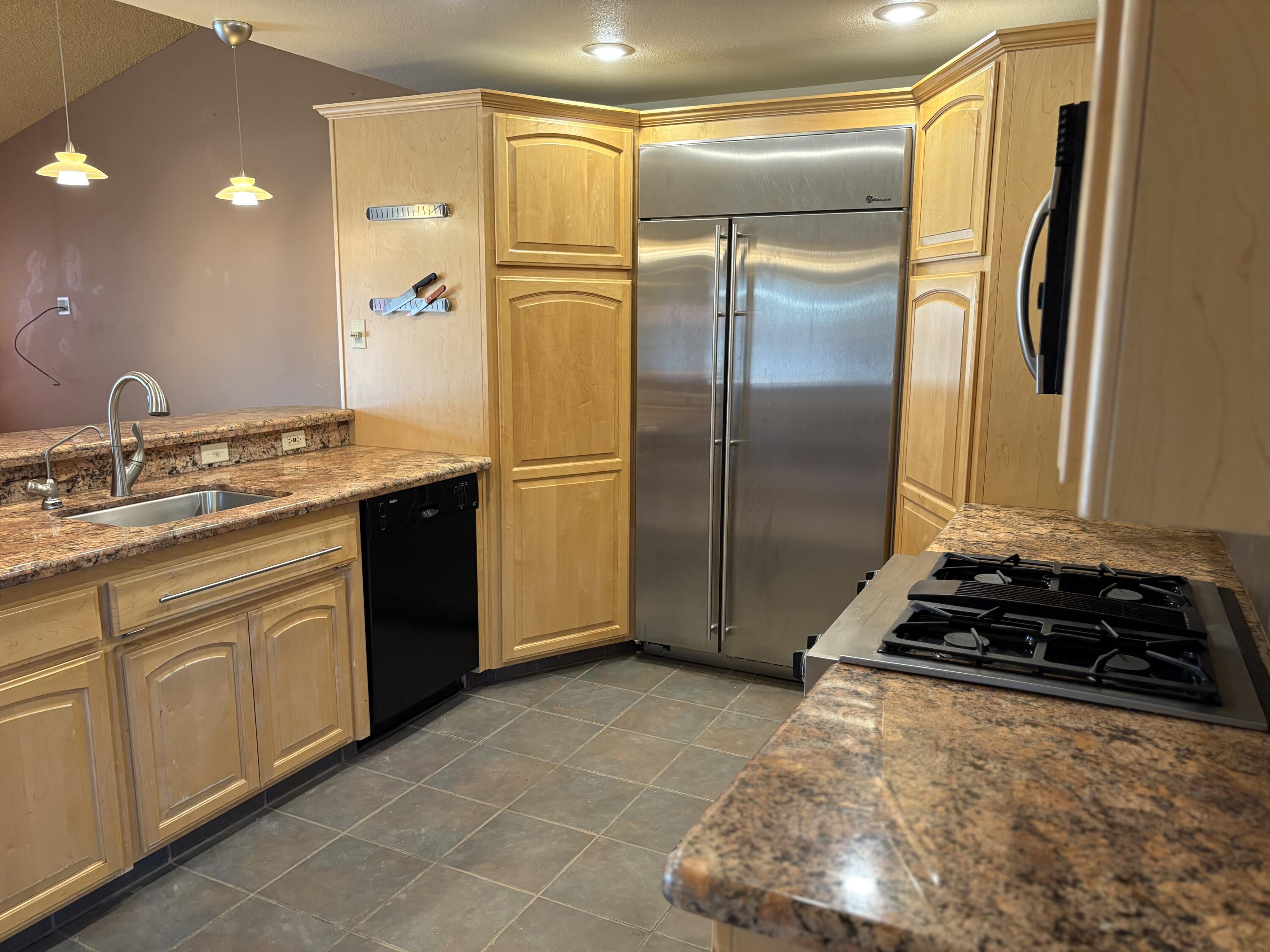 808 Vine Street Exeter, CA 93221 - Photo 8 of 27 Kitchen