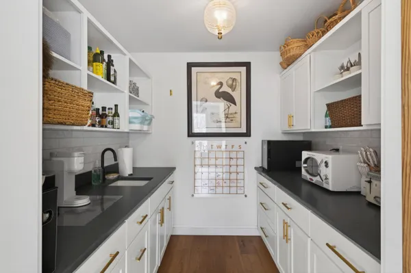 $1,700,000 | 492 West Elm Street, Yarmouth, ME 04096