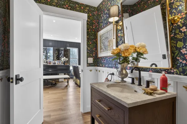 $1,700,000 | 492 West Elm Street, Yarmouth, ME 04096