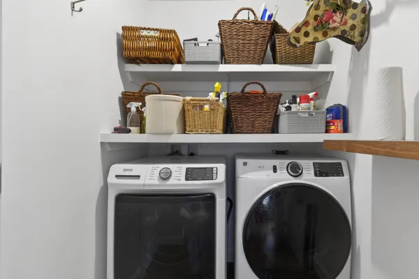 $1,700,000 | 492 West Elm Street, Yarmouth, ME 04096