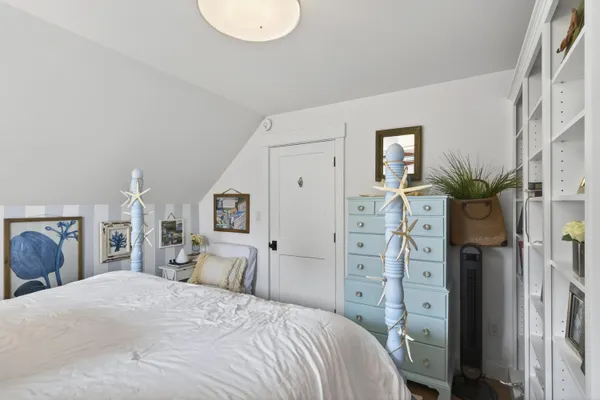 $1,700,000 | 492 West Elm Street, Yarmouth, ME 04096