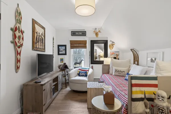 $1,700,000 | 492 West Elm Street, Yarmouth, ME 04096