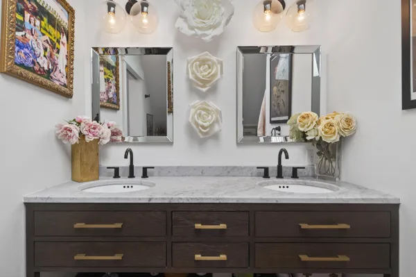 $1,700,000 | 492 West Elm Street, Yarmouth, ME 04096