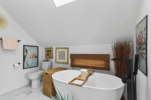 $1,700,000 | 492 West Elm Street, Yarmouth, ME 04096