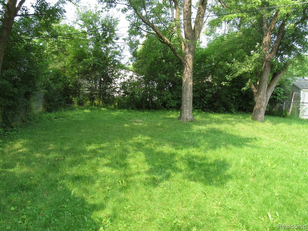 821 Kettering Avenue Pontiac, MI 48340 - Photo 4 of 18