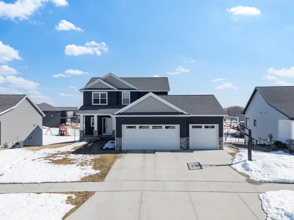 $699,900 | 855 Towne Drive Northeast, Byron, MN 55920