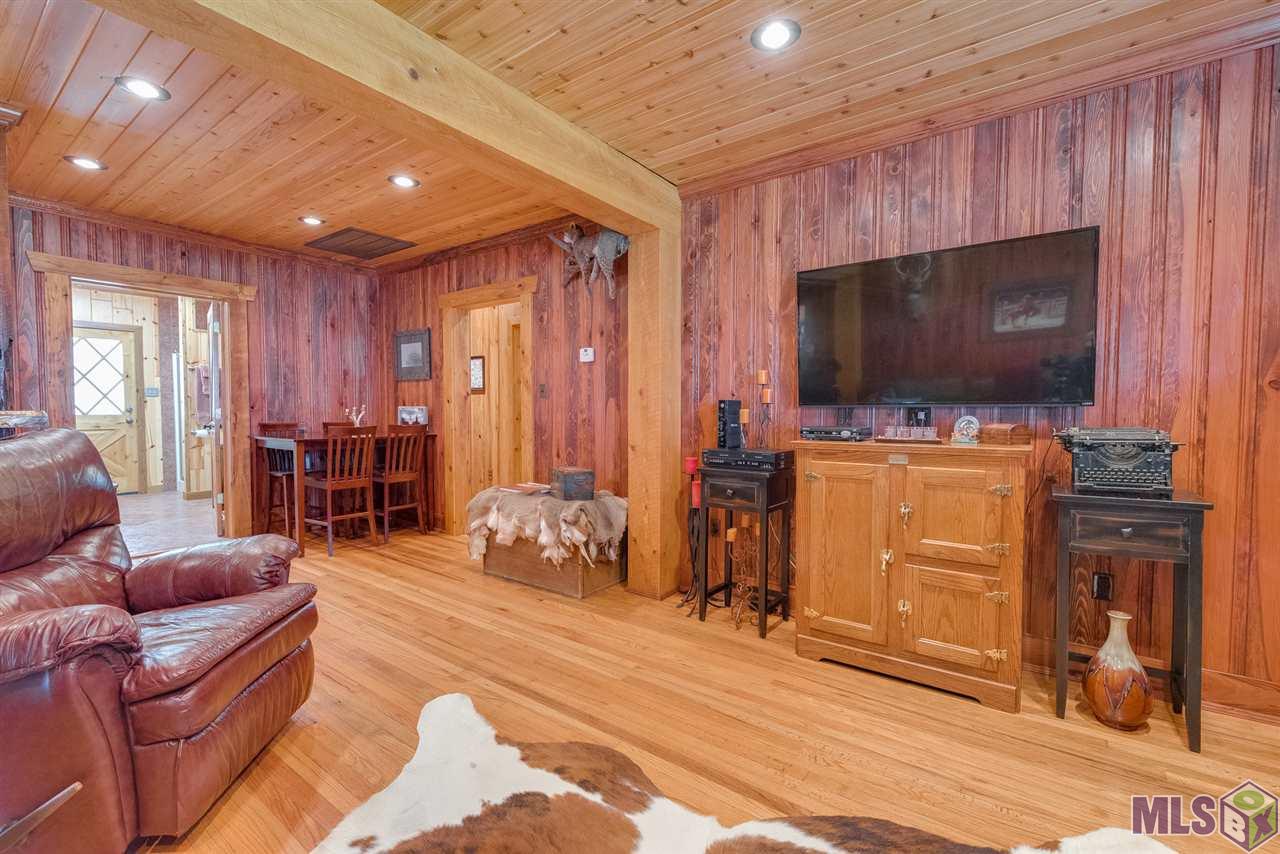 4330 Highway 1 Raceland, LA 70394 - Photo 3 of 18 Living Room view 2