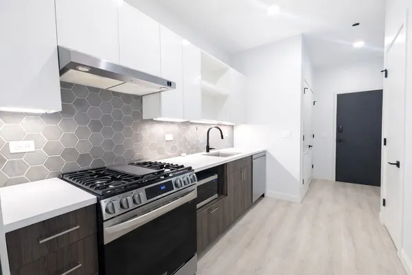 $1,890 | 948 West Sunnyside Avenue, Unit 505, Chicago, IL 60640