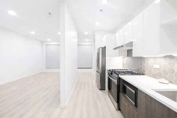 $1,890 | 948 West Sunnyside Avenue, Unit 505, Chicago, IL 60640