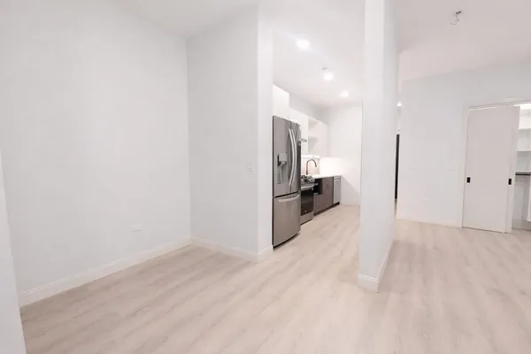 $1,890 | 948 West Sunnyside Avenue, Unit 505, Chicago, IL 60640