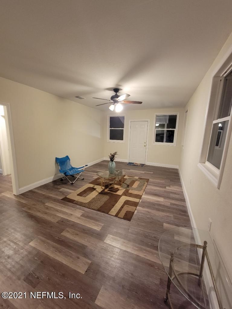 203 Jericho Road Jacksonville, FL 32218 - Photo 12 of 24 Living room