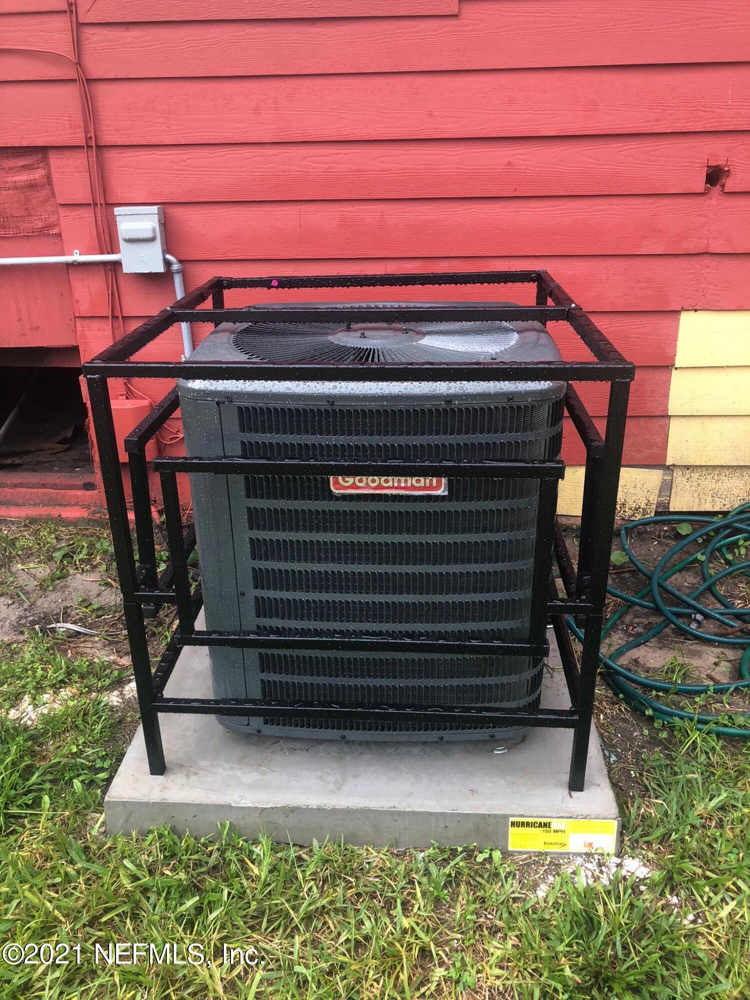 203 Jericho Road Jacksonville, FL 32218 - Photo 3 of 24 0d39352f-f854-40e2-a000-10d42933b7b7