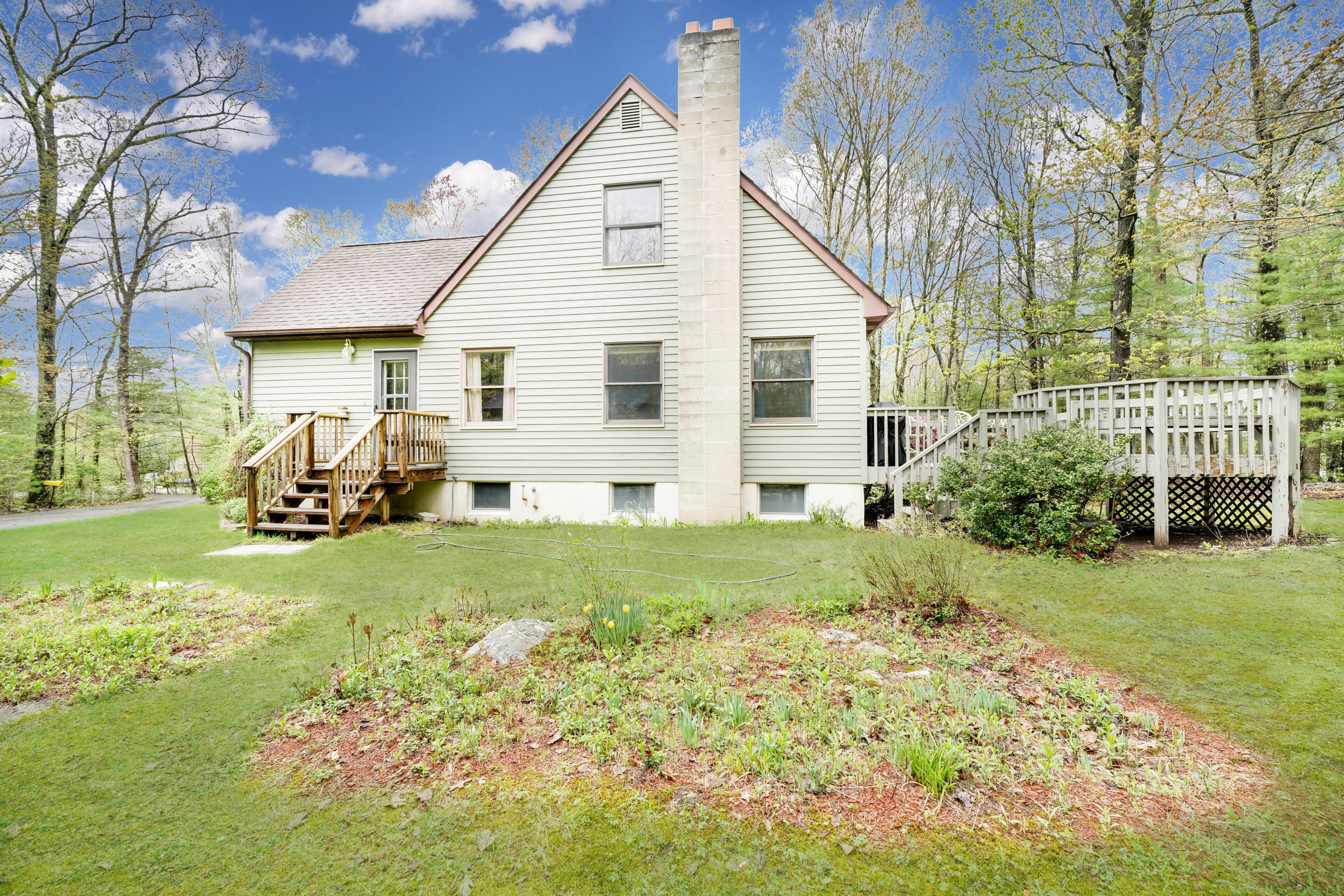 187 Pedersen Ridge Road Milford, PA 18337 - Photo 30 of 35 DSC09301fuse