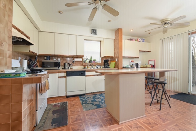 5335 West Barry Avenue Chicago, IL 60641 - Photo 11 of 27