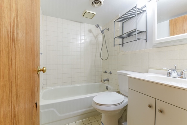 5335 West Barry Avenue Chicago, IL 60641 - Photo 25 of 27