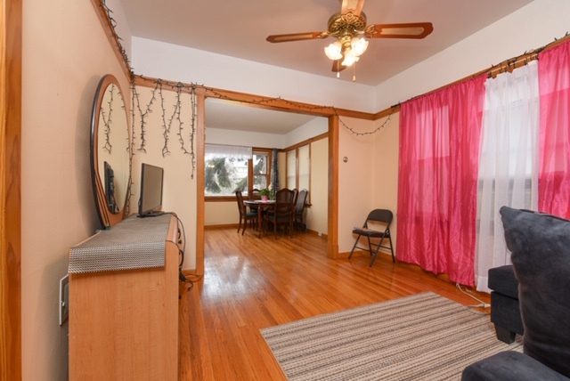 5335 West Barry Avenue Chicago, IL 60641 - Photo 8 of 27