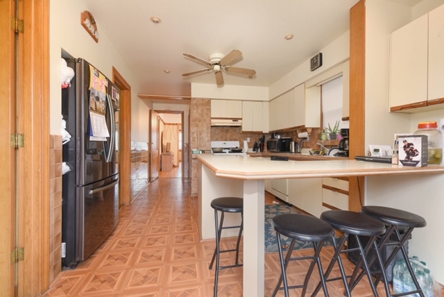 5335 West Barry Avenue Chicago, IL 60641 - Photo 10 of 27