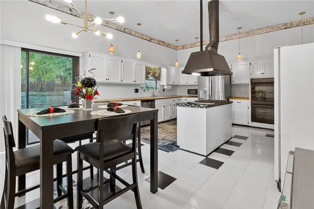 $335,000 | 9714 Shepherds Drive, Kansas City, MO 64131