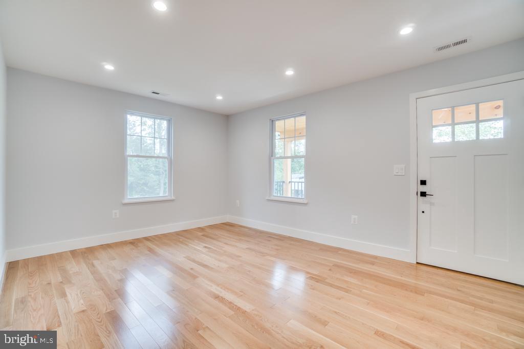 4213 Highwood Road Silver Spring, MD 20906 - Photo 3 of 39 Entry