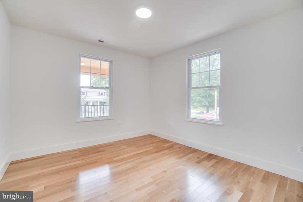 4213 Highwood Road Silver Spring, MD 20906 - Photo 5 of 39