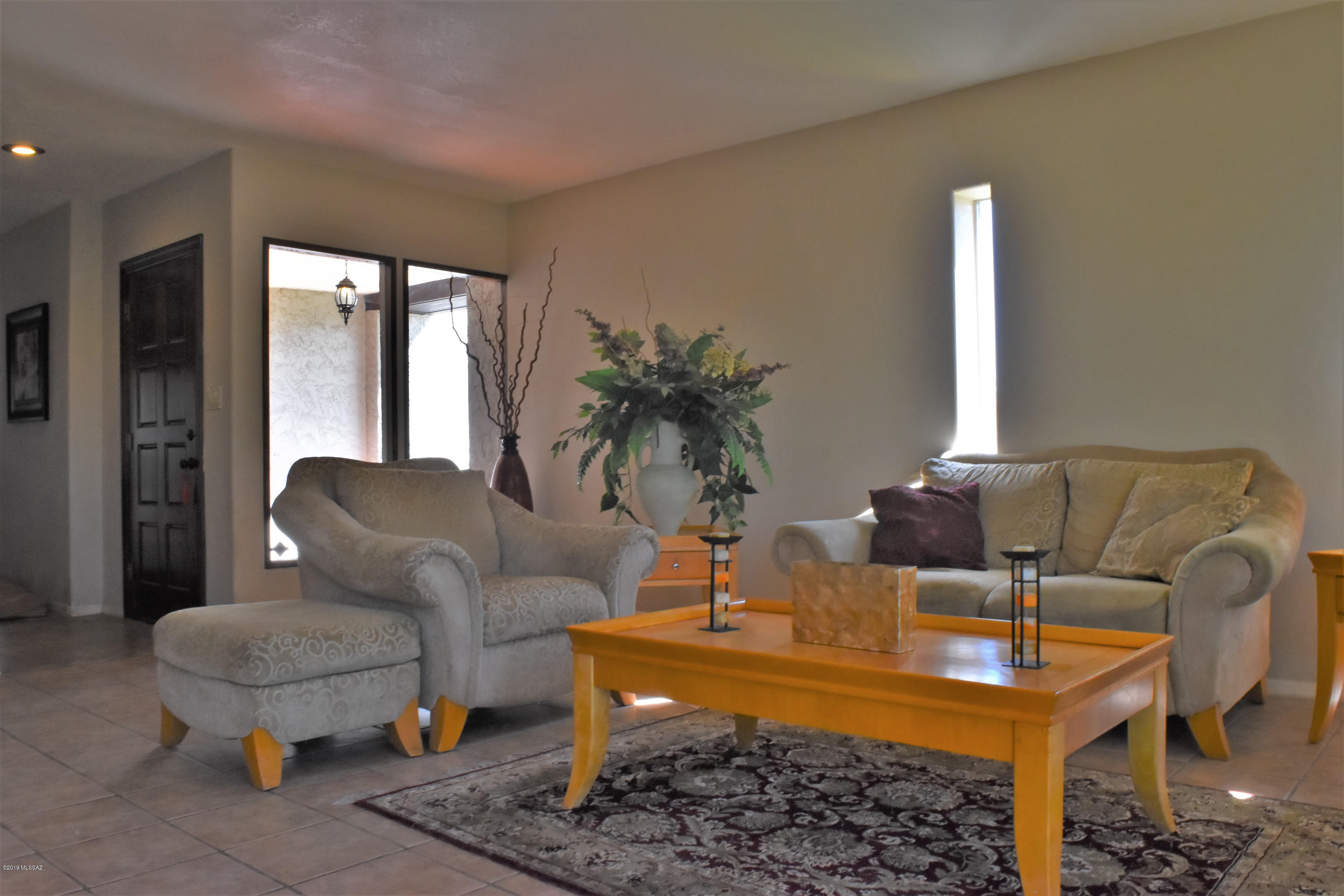 392 Willow Drive Rio Rico, AZ 85648 - Photo 3 of 25 a living room with furniture and a potted plant
