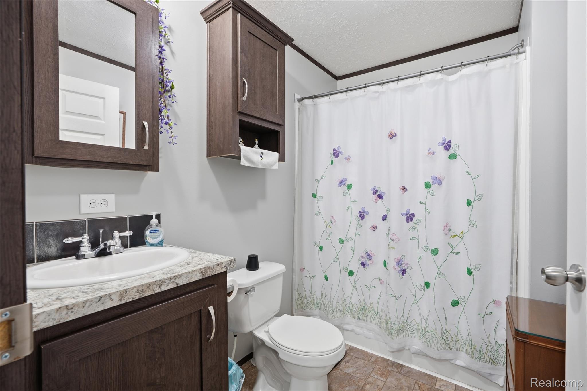 440 Flamingo Street Rochester, MI 48309 - Photo 24 of 32 Full bath featuring vanity, a textured ceiling, ornamental molding, and shower / bath combo