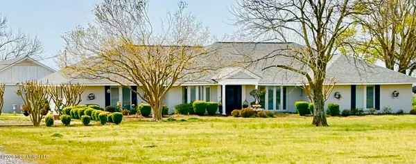 $390,000 | 10205 Highway 12, Isola, MS 38754