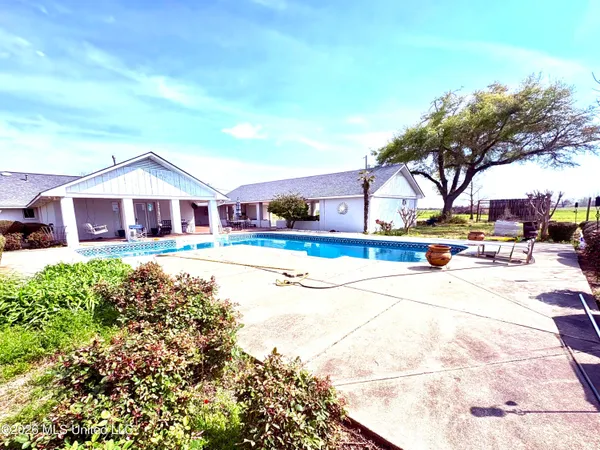 $390,000 | 10205 Highway 12, Isola, MS 38754