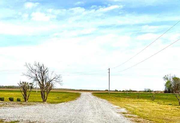 $390,000 | 10205 Highway 12, Isola, MS 38754