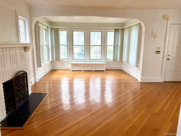 $5,000 | 4623 Arcadia Lane, Great Neck, NY 11020